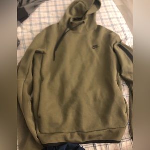 Nike tech pull over